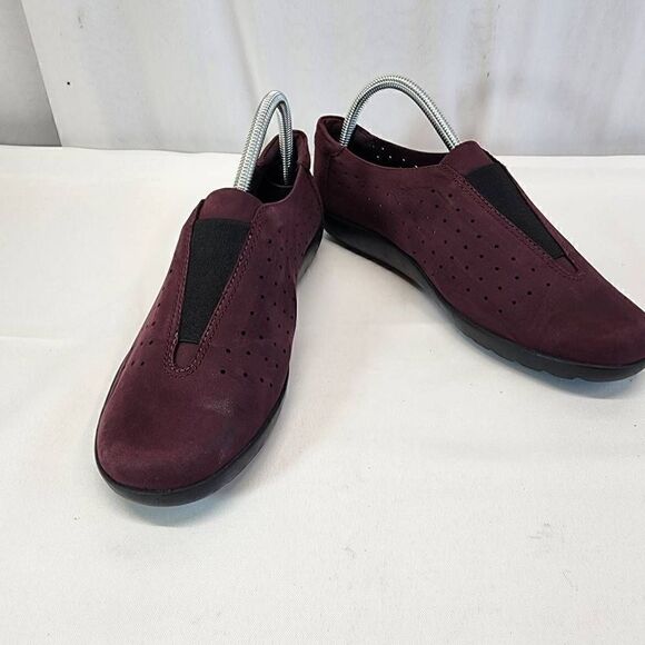 Clarks Perforated Nubuck Leather Slip-On Medora Gemma Size 8.5 - Picture 3 of 11